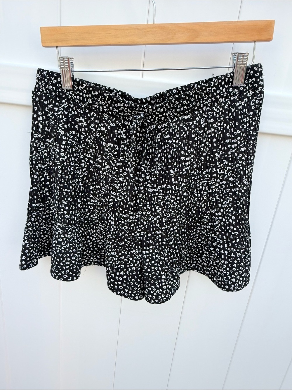 Versona Black and White High Waist Women’s Drawstring Shorts